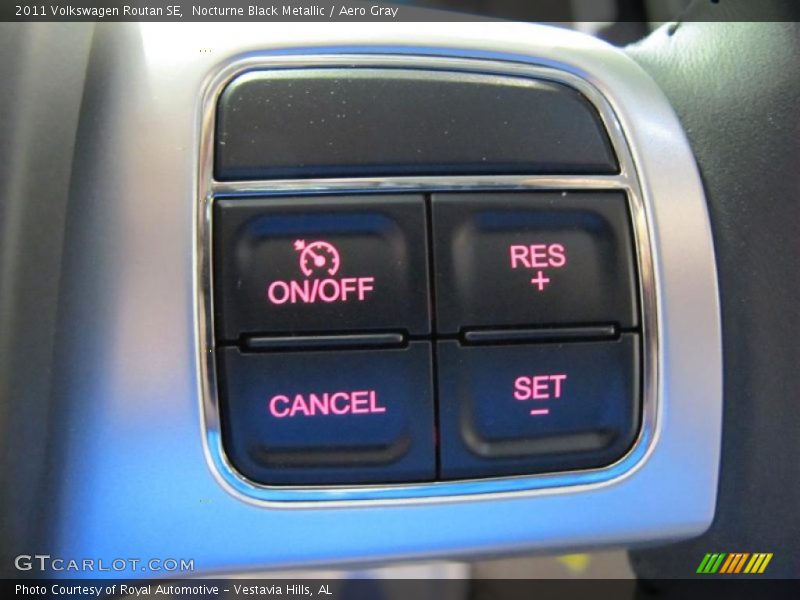 Nocturne Black Metallic / Aero Gray 2011 Volkswagen Routan SE