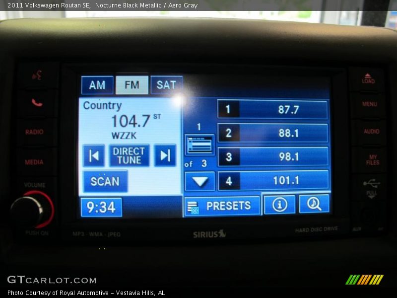 Nocturne Black Metallic / Aero Gray 2011 Volkswagen Routan SE