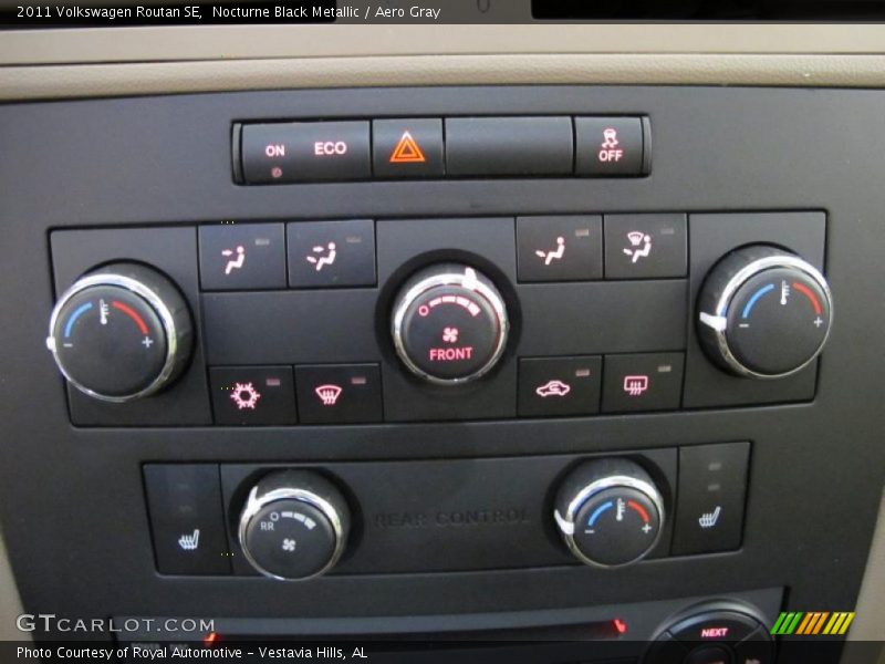 Nocturne Black Metallic / Aero Gray 2011 Volkswagen Routan SE