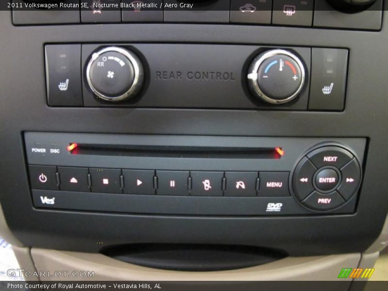 Nocturne Black Metallic / Aero Gray 2011 Volkswagen Routan SE