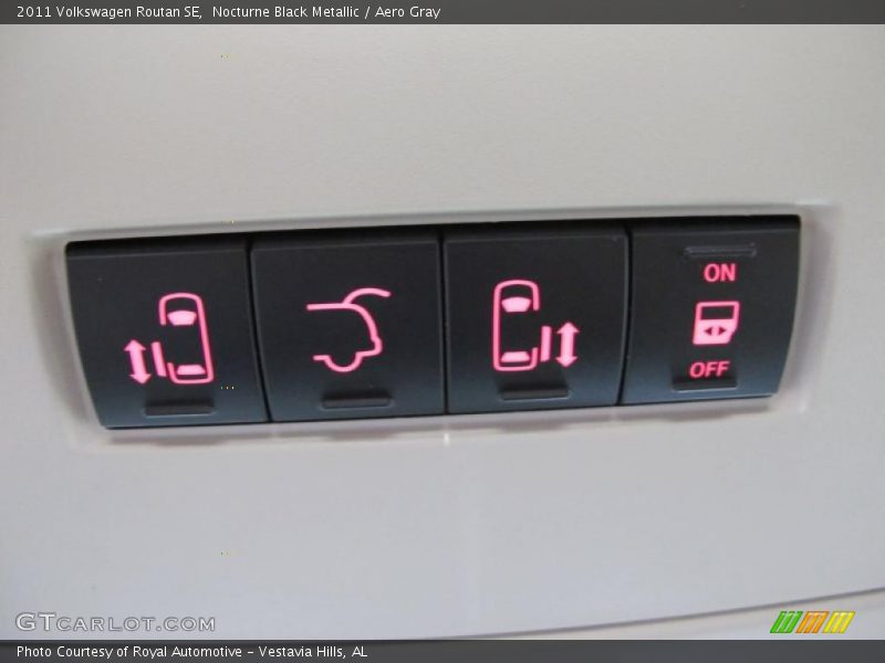 Nocturne Black Metallic / Aero Gray 2011 Volkswagen Routan SE