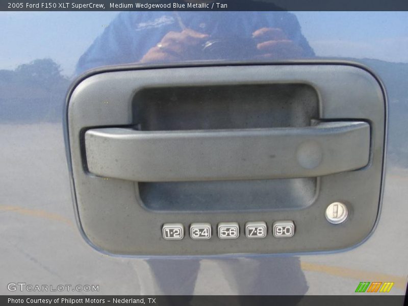Medium Wedgewood Blue Metallic / Tan 2005 Ford F150 XLT SuperCrew