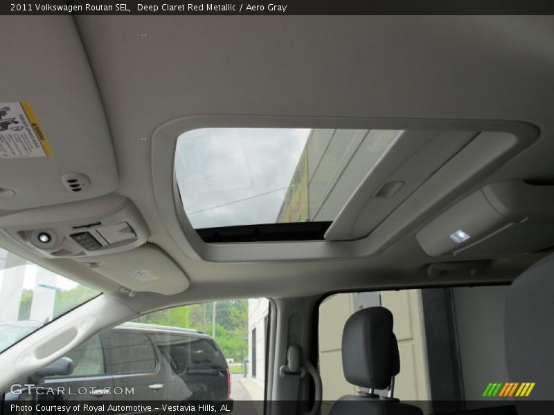 Sunroof of 2011 Routan SEL