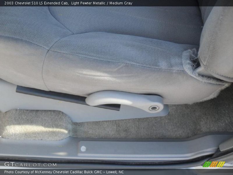 Light Pewter Metallic / Medium Gray 2003 Chevrolet S10 LS Extended Cab