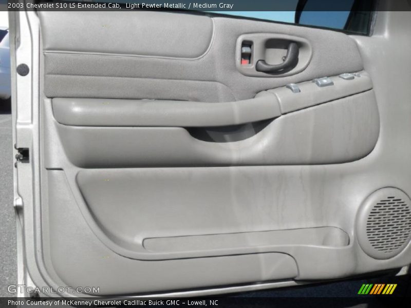 Light Pewter Metallic / Medium Gray 2003 Chevrolet S10 LS Extended Cab