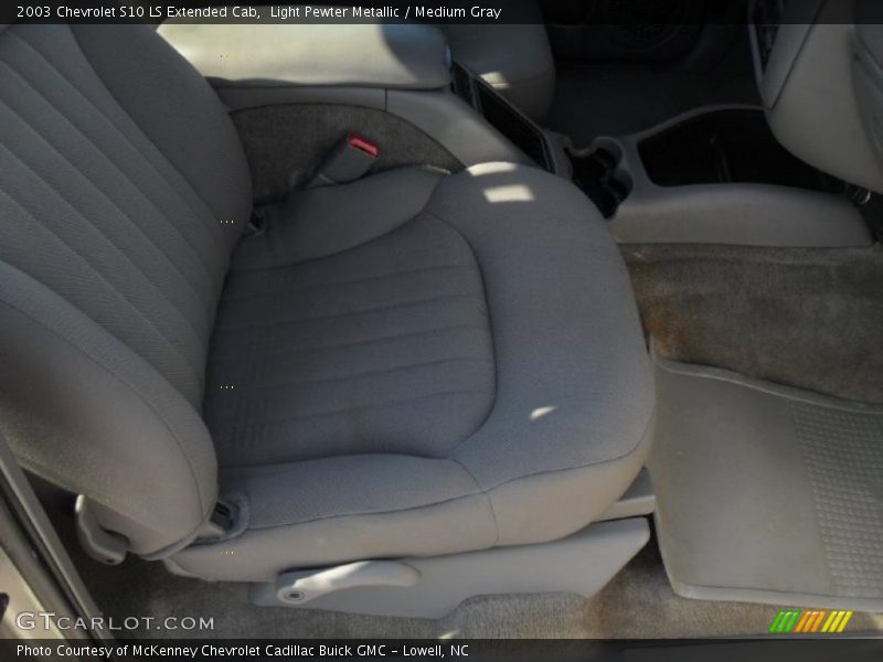 Light Pewter Metallic / Medium Gray 2003 Chevrolet S10 LS Extended Cab