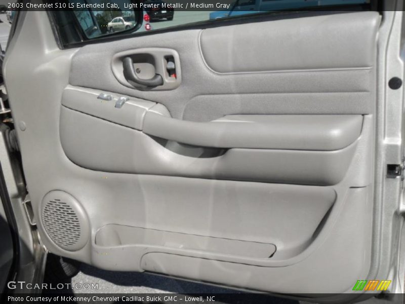 Light Pewter Metallic / Medium Gray 2003 Chevrolet S10 LS Extended Cab