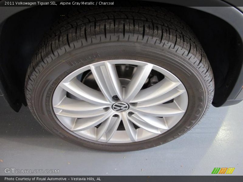 Alpine Gray Metallic / Charcoal 2011 Volkswagen Tiguan SEL