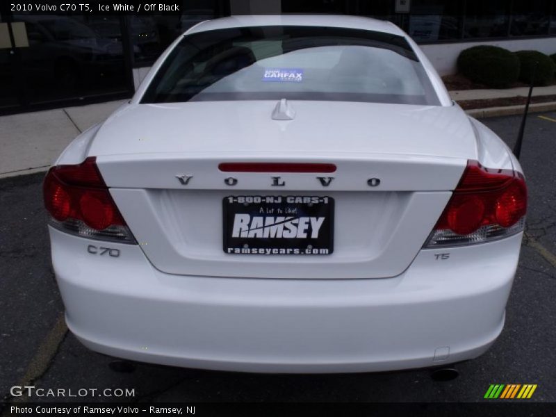 Ice White / Off Black 2010 Volvo C70 T5