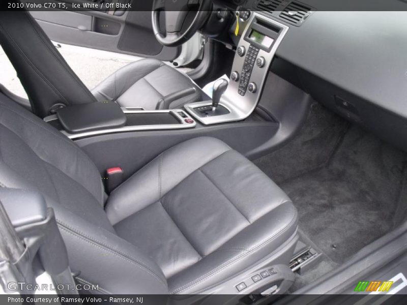 Ice White / Off Black 2010 Volvo C70 T5