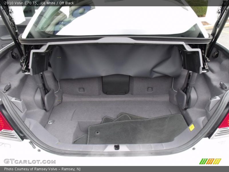 Ice White / Off Black 2010 Volvo C70 T5