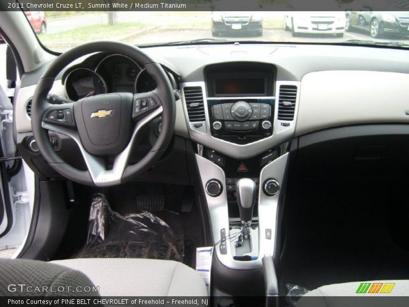 Summit White / Medium Titanium 2011 Chevrolet Cruze LT