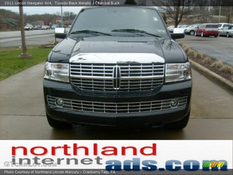 Tuxedo Black Metallic / Charcoal Black 2011 Lincoln Navigator 4x4