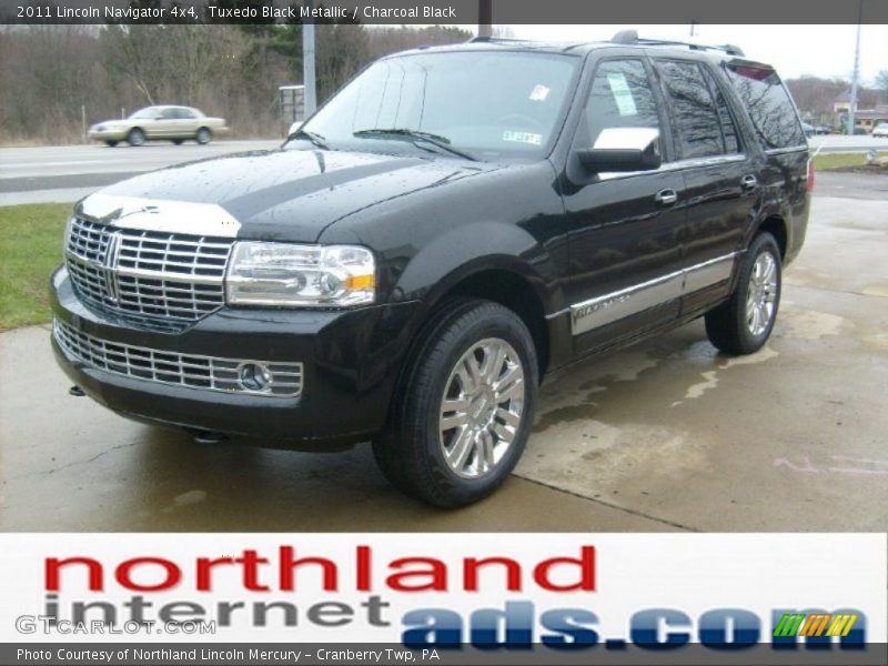 Tuxedo Black Metallic / Charcoal Black 2011 Lincoln Navigator 4x4