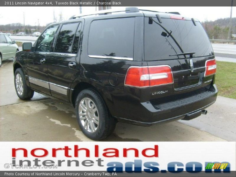 Tuxedo Black Metallic / Charcoal Black 2011 Lincoln Navigator 4x4