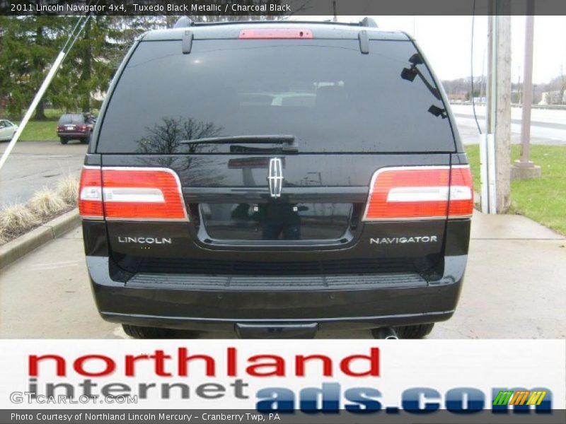 Tuxedo Black Metallic / Charcoal Black 2011 Lincoln Navigator 4x4