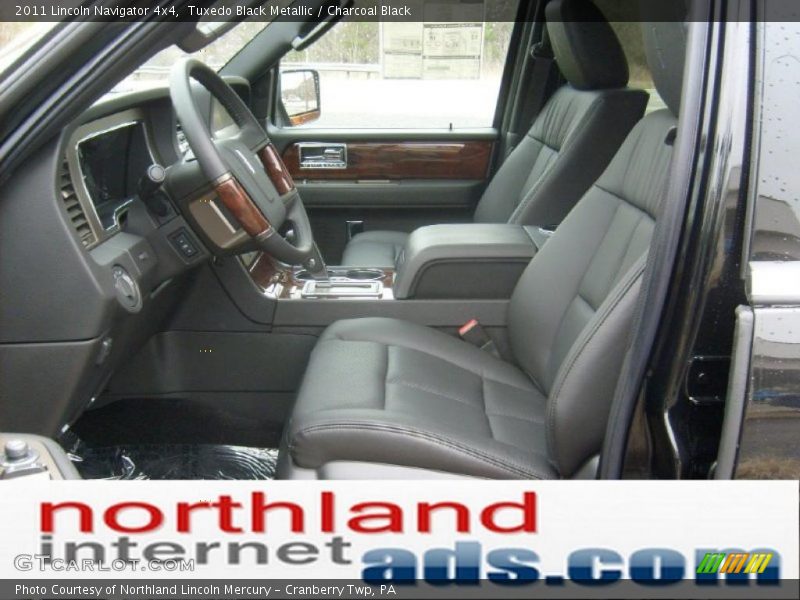 Tuxedo Black Metallic / Charcoal Black 2011 Lincoln Navigator 4x4