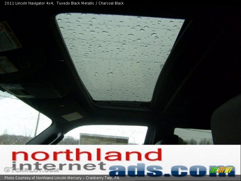Tuxedo Black Metallic / Charcoal Black 2011 Lincoln Navigator 4x4