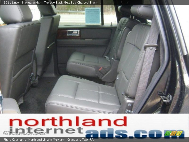 Tuxedo Black Metallic / Charcoal Black 2011 Lincoln Navigator 4x4