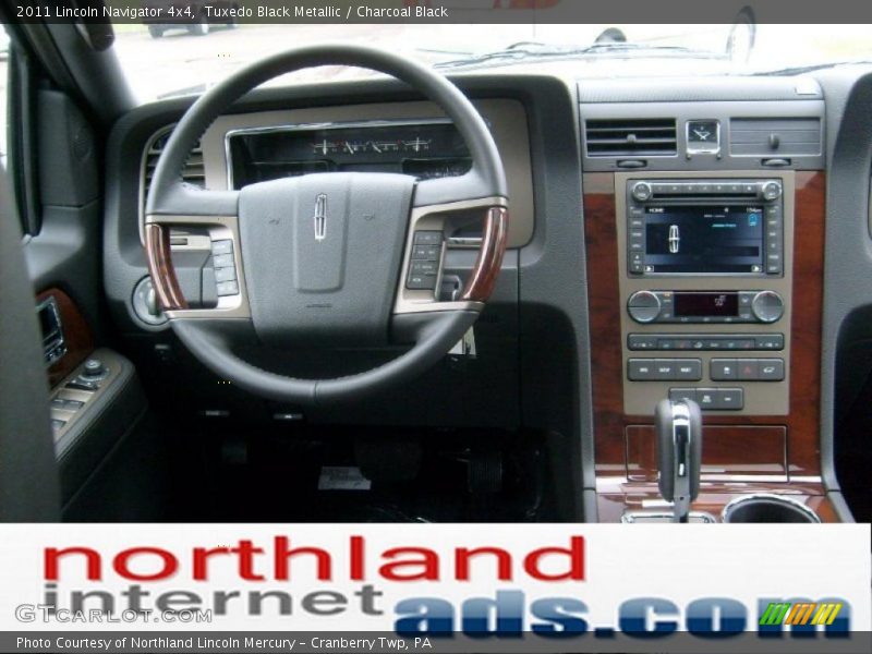 Tuxedo Black Metallic / Charcoal Black 2011 Lincoln Navigator 4x4