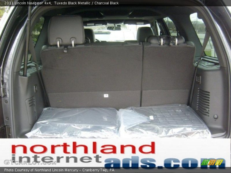 Tuxedo Black Metallic / Charcoal Black 2011 Lincoln Navigator 4x4