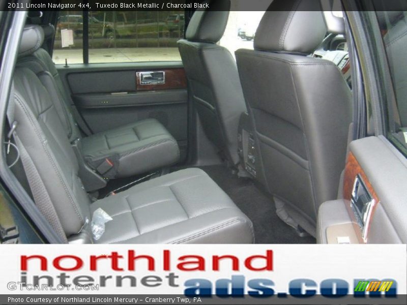Tuxedo Black Metallic / Charcoal Black 2011 Lincoln Navigator 4x4