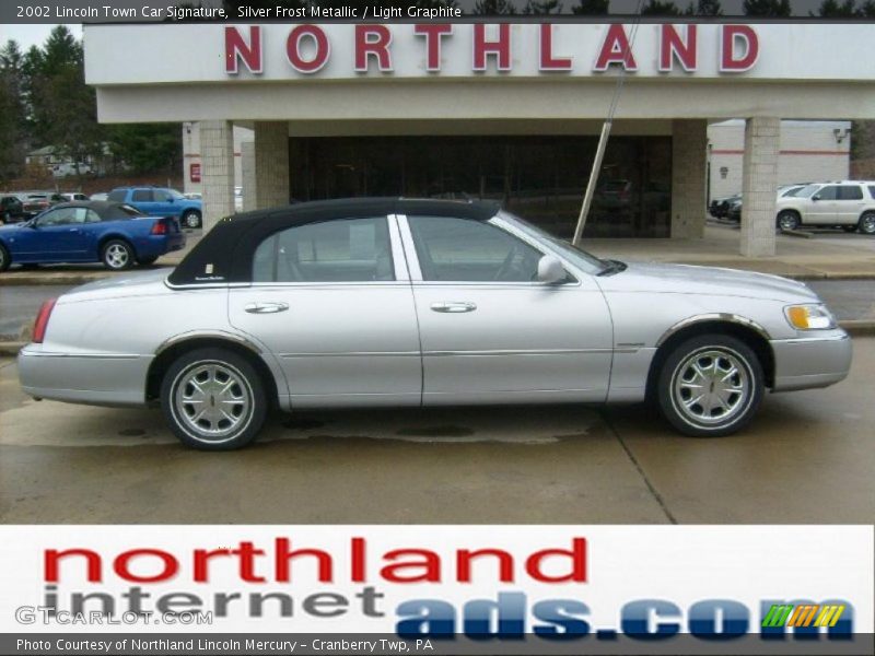 Silver Frost Metallic / Light Graphite 2002 Lincoln Town Car Signature