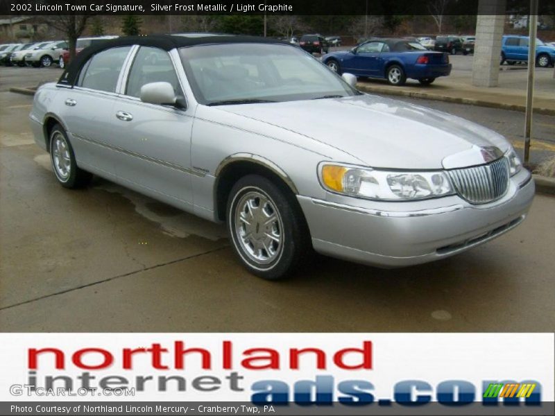 Silver Frost Metallic / Light Graphite 2002 Lincoln Town Car Signature