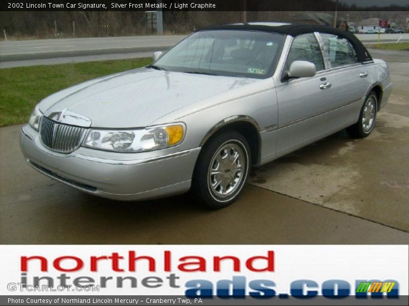 Silver Frost Metallic / Light Graphite 2002 Lincoln Town Car Signature