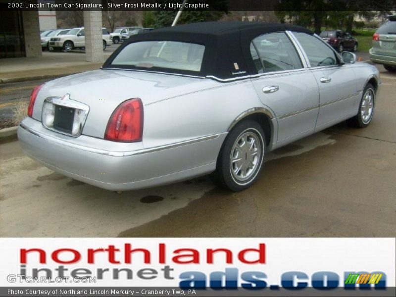 Silver Frost Metallic / Light Graphite 2002 Lincoln Town Car Signature