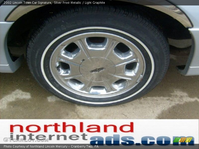 Silver Frost Metallic / Light Graphite 2002 Lincoln Town Car Signature