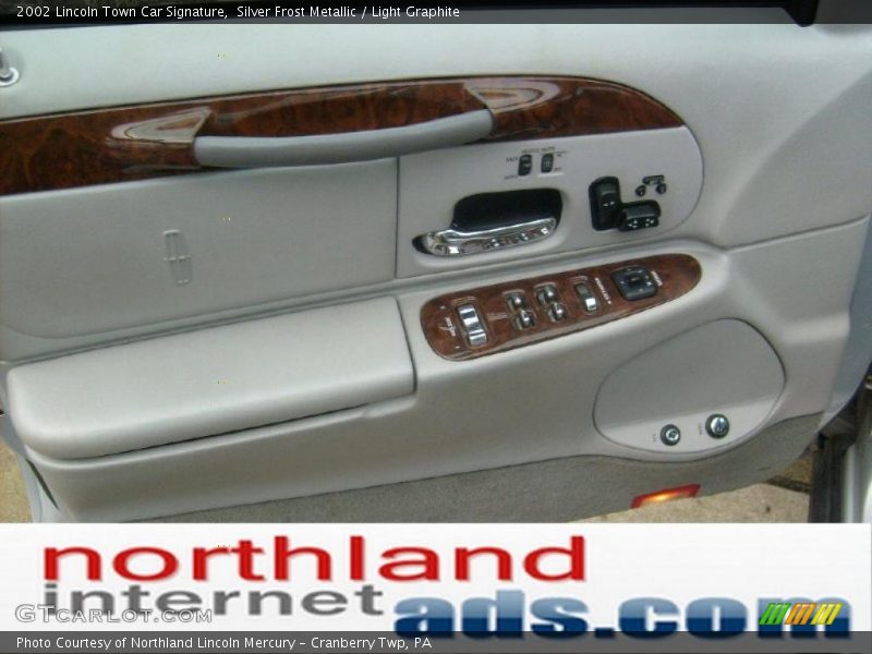 Silver Frost Metallic / Light Graphite 2002 Lincoln Town Car Signature