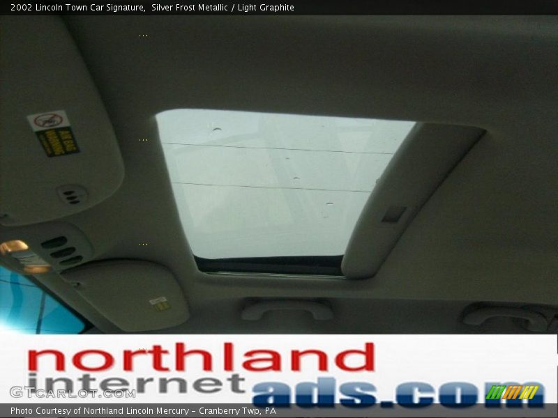 Silver Frost Metallic / Light Graphite 2002 Lincoln Town Car Signature