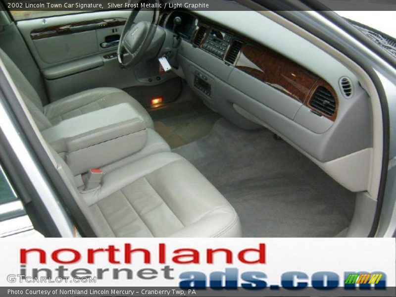 Silver Frost Metallic / Light Graphite 2002 Lincoln Town Car Signature
