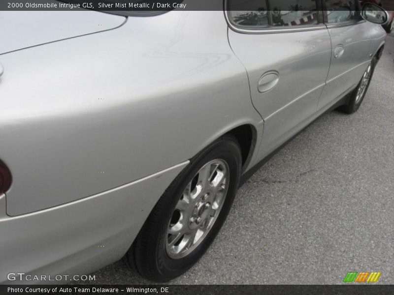 Silver Mist Metallic / Dark Gray 2000 Oldsmobile Intrigue GLS