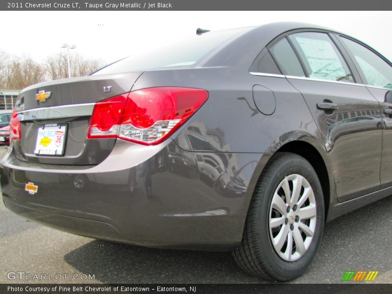 Taupe Gray Metallic / Jet Black 2011 Chevrolet Cruze LT