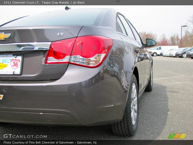 Taupe Gray Metallic / Jet Black 2011 Chevrolet Cruze LT