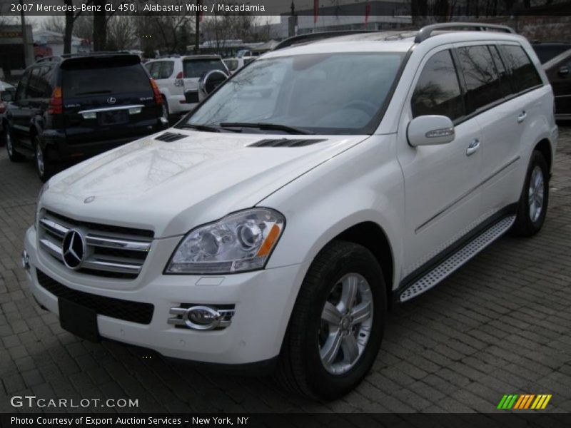 Front 3/4 View of 2007 GL 450