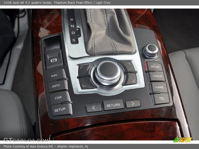 Controls of 2008 A6 4.2 quattro Sedan