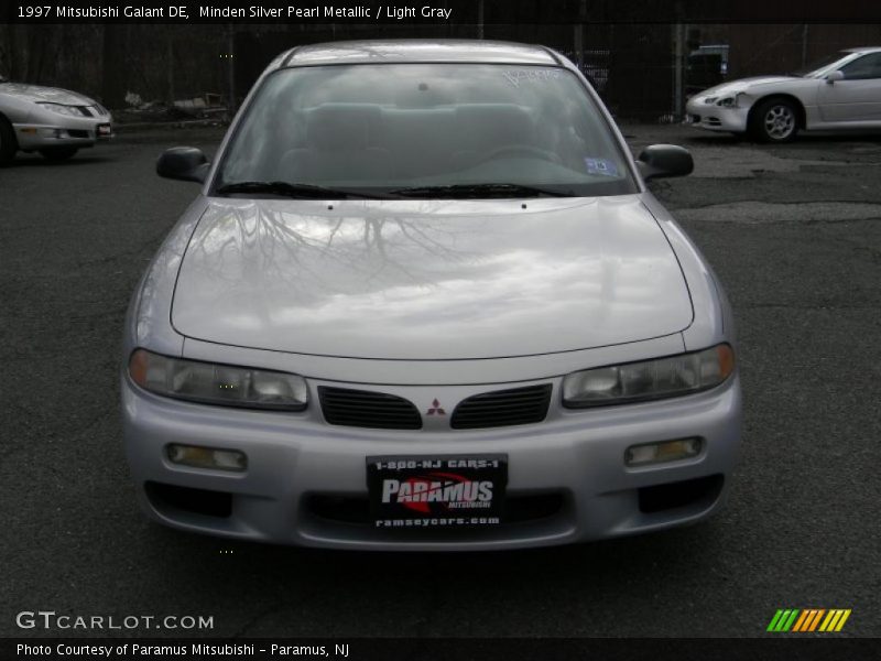 Minden Silver Pearl Metallic / Light Gray 1997 Mitsubishi Galant DE