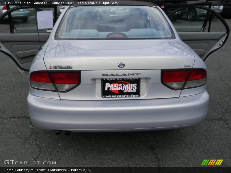 Minden Silver Pearl Metallic / Light Gray 1997 Mitsubishi Galant DE