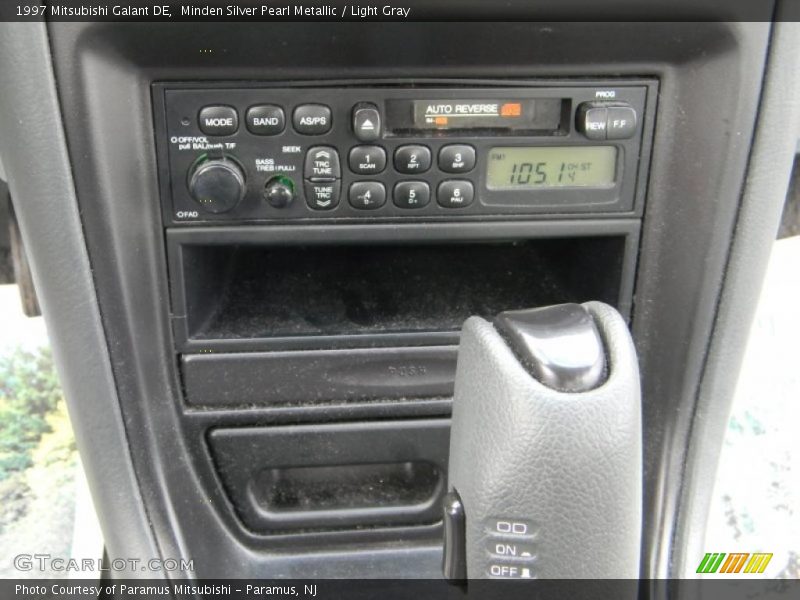 Minden Silver Pearl Metallic / Light Gray 1997 Mitsubishi Galant DE
