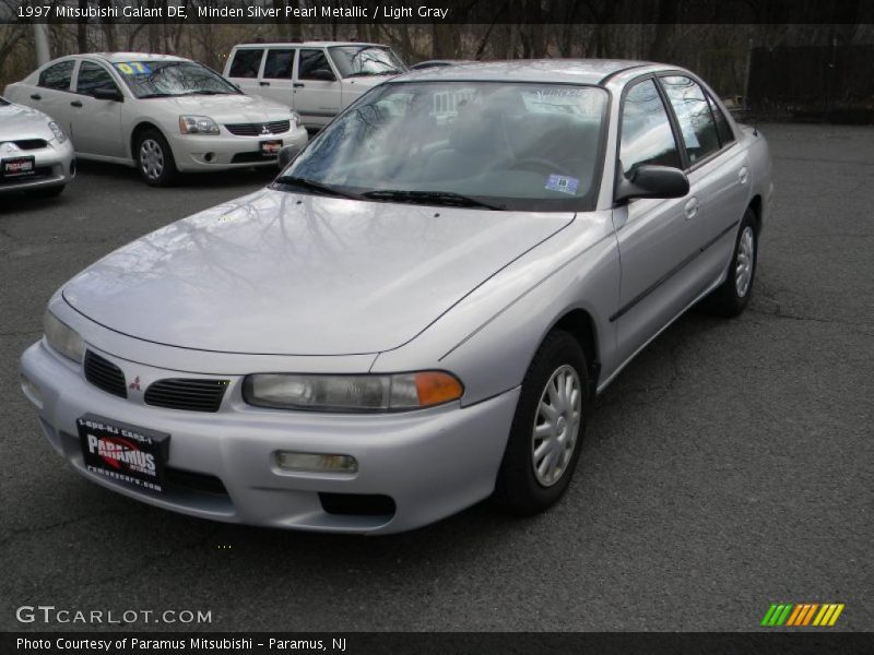 Minden Silver Pearl Metallic / Light Gray 1997 Mitsubishi Galant DE