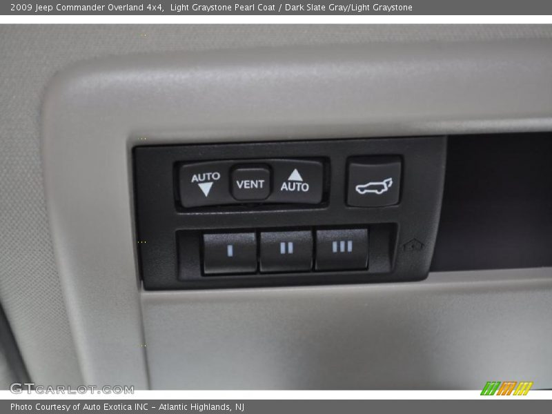 Light Graystone Pearl Coat / Dark Slate Gray/Light Graystone 2009 Jeep Commander Overland 4x4