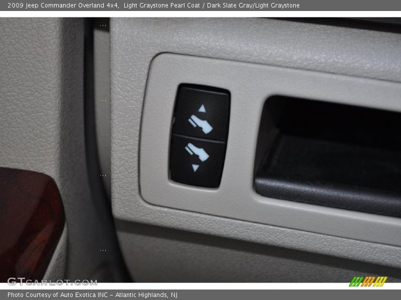 Light Graystone Pearl Coat / Dark Slate Gray/Light Graystone 2009 Jeep Commander Overland 4x4