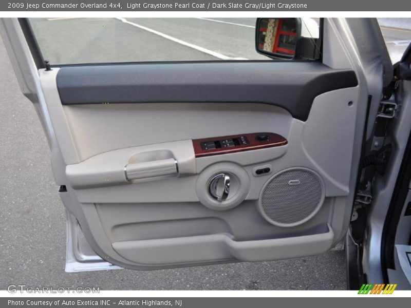 Light Graystone Pearl Coat / Dark Slate Gray/Light Graystone 2009 Jeep Commander Overland 4x4