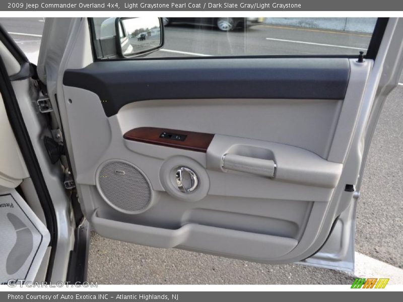 Door Panel of 2009 Commander Overland 4x4