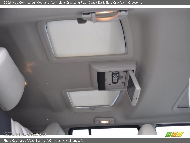 Light Graystone Pearl Coat / Dark Slate Gray/Light Graystone 2009 Jeep Commander Overland 4x4
