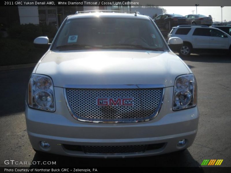 White Diamond Tintcoat / Cocoa/Light Cashmere 2011 GMC Yukon Denali AWD