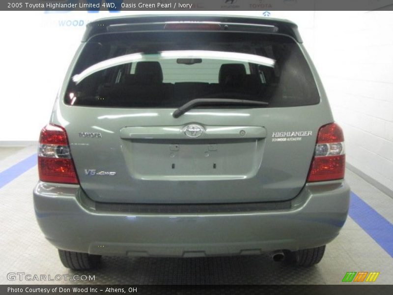 Oasis Green Pearl / Ivory 2005 Toyota Highlander Limited 4WD